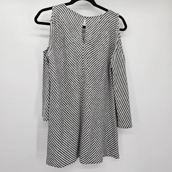 Soft Surroundings Grey Stripe Landfall Cold Shoulder Linen Tunic Top Small - Picture 3 of 6